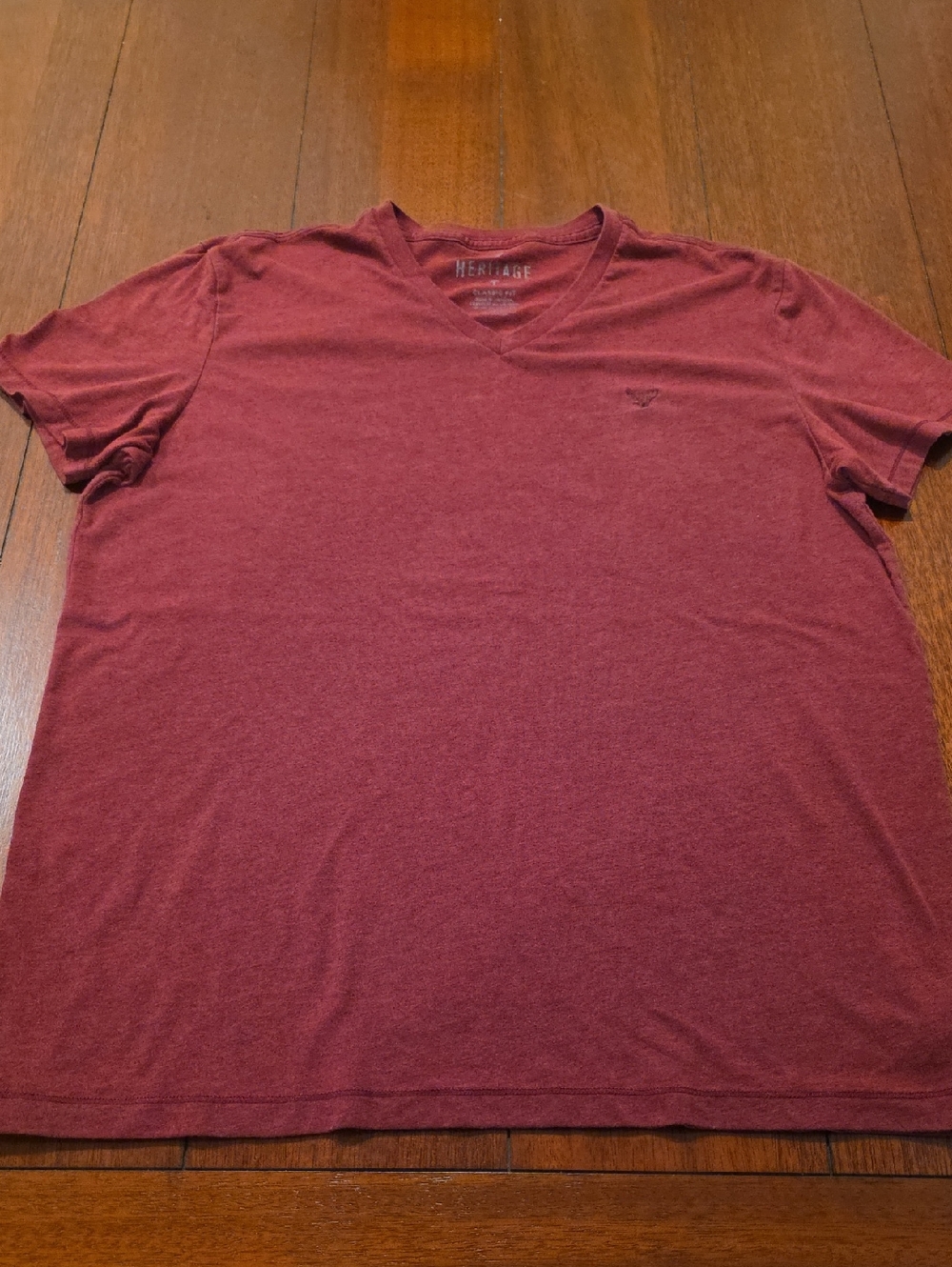 American Eagle Heritage Men's V-Neck Tee - Burgundy Heather Size L